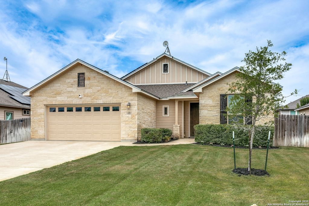 Photo of 305 Iron Gate, Pleasanton, TX 78064 (MLS # 1889085)