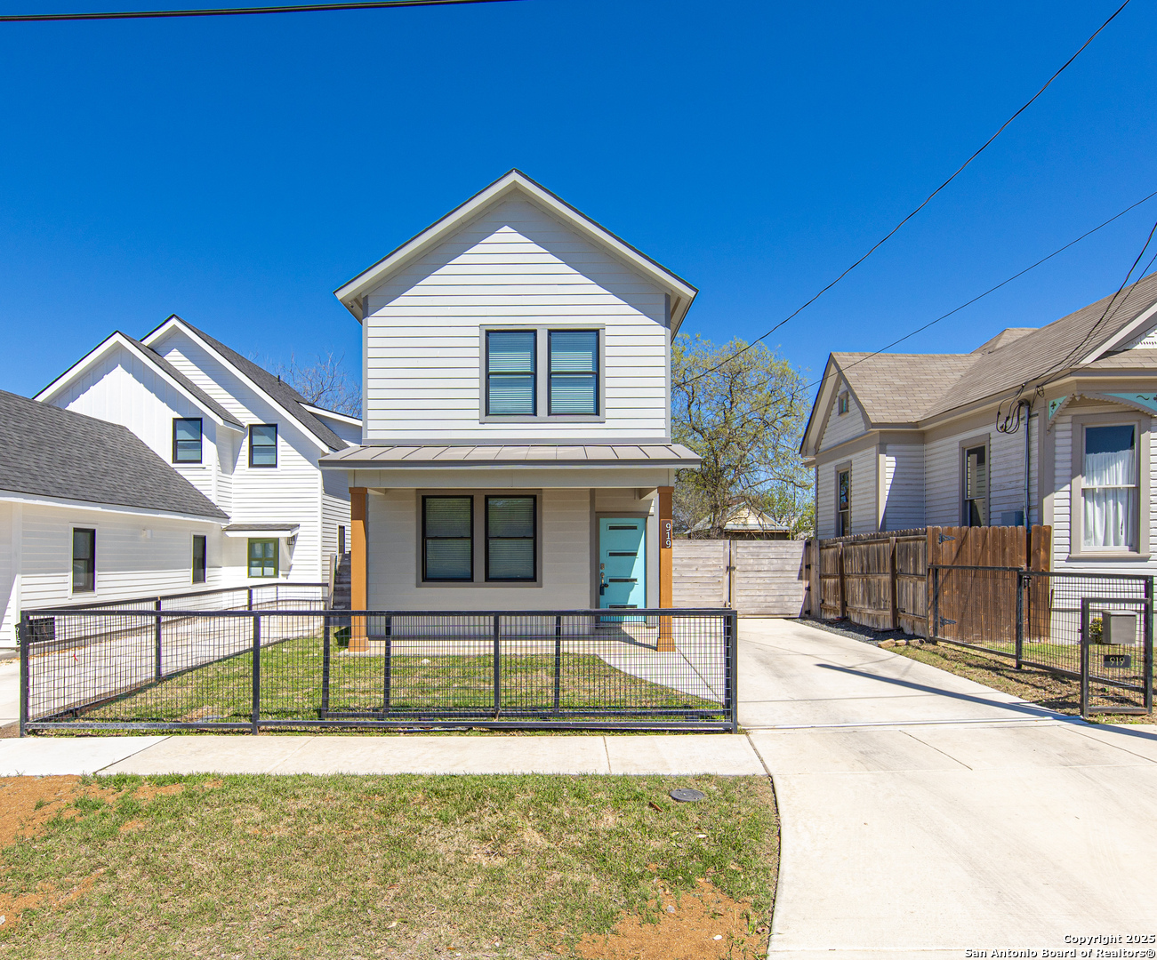 919 E Crockett