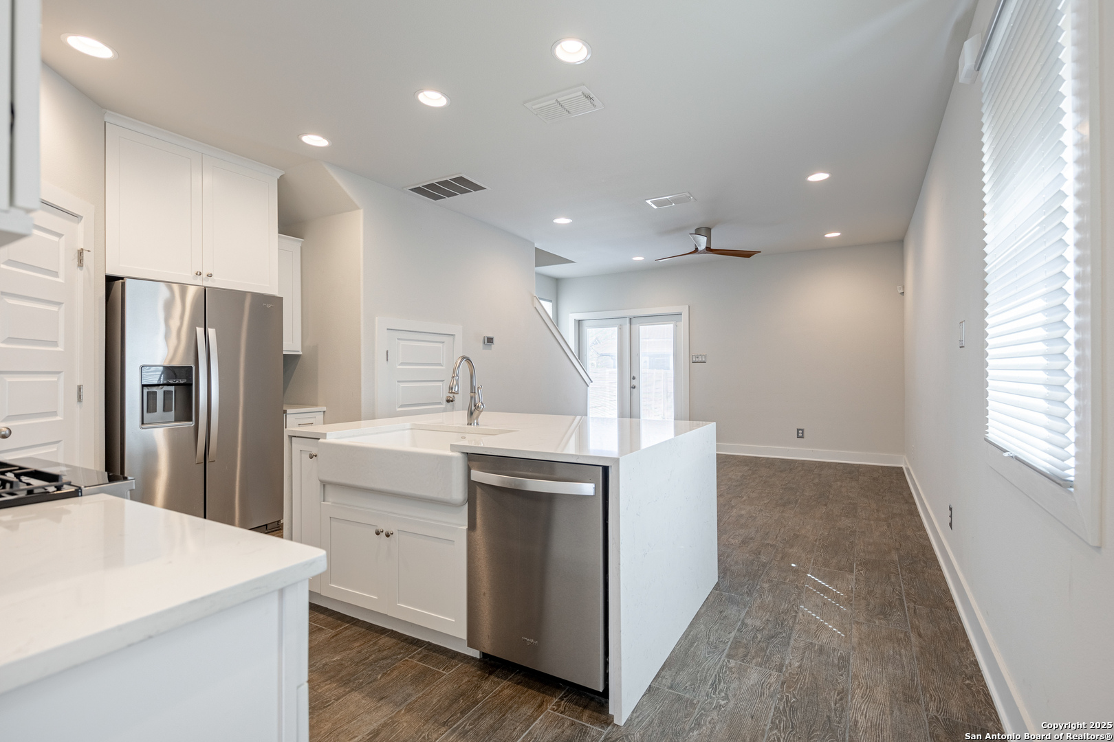 919 E Crockett