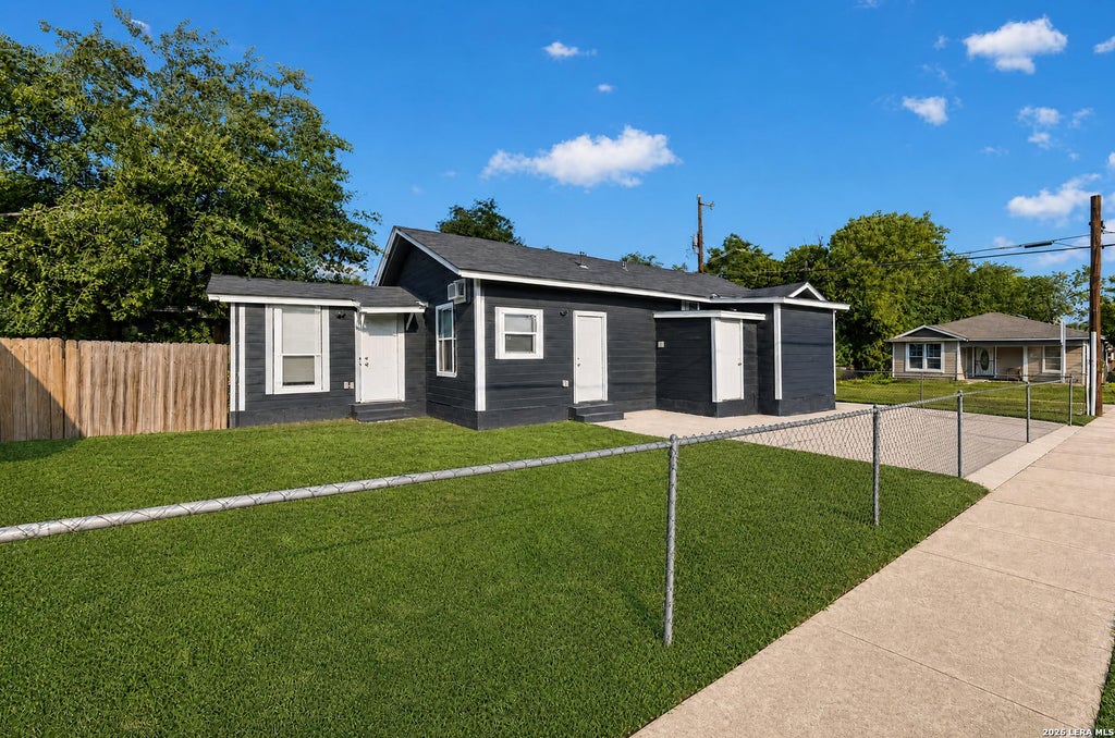 Photo of 1548 Center St, San Antonio, TX 78202 (MLS # 2020147)