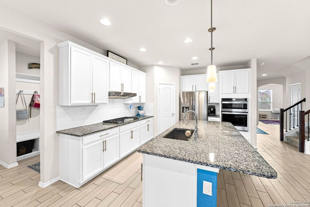 Photo of 314 Aberdeen, Boerne, TX 78015 (MLS # 1957859)