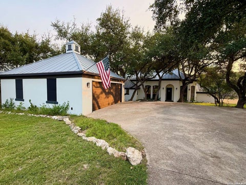 Photo of 25715 GREEN RIVER DR, San Antonio, TX 78260 (MLS # 2019159)