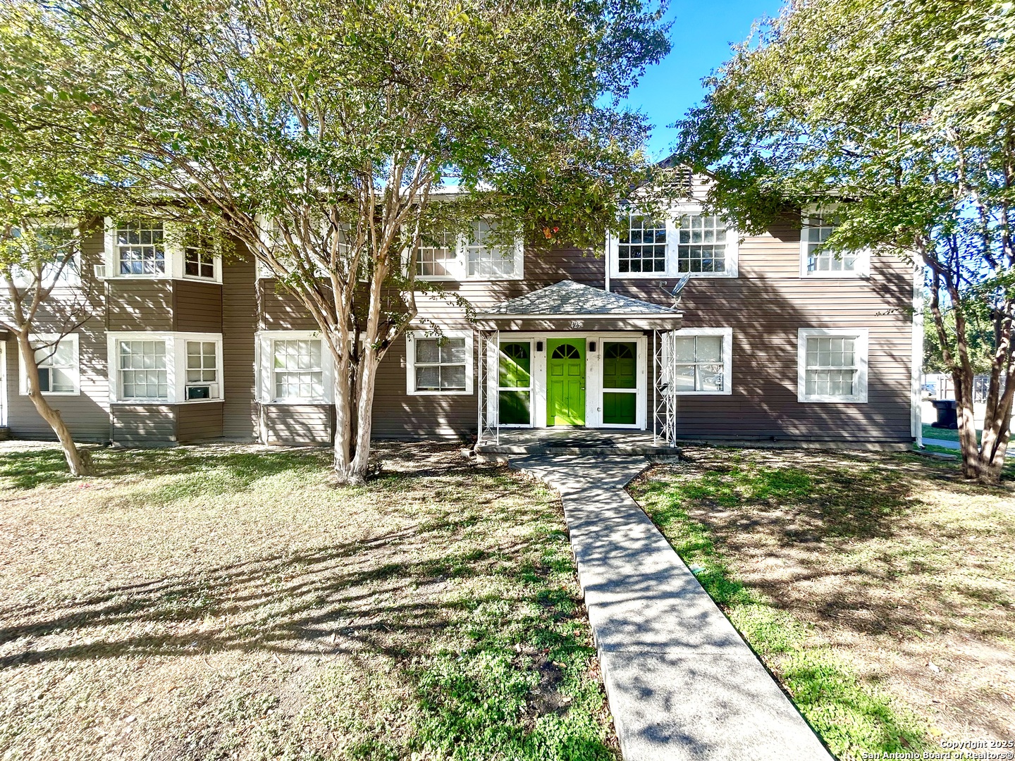 425 Maverick Street 7