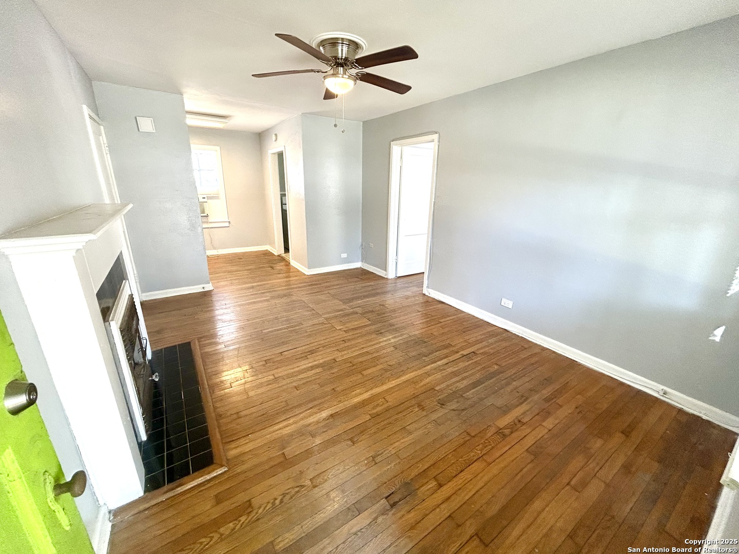 425 Maverick Street 7
