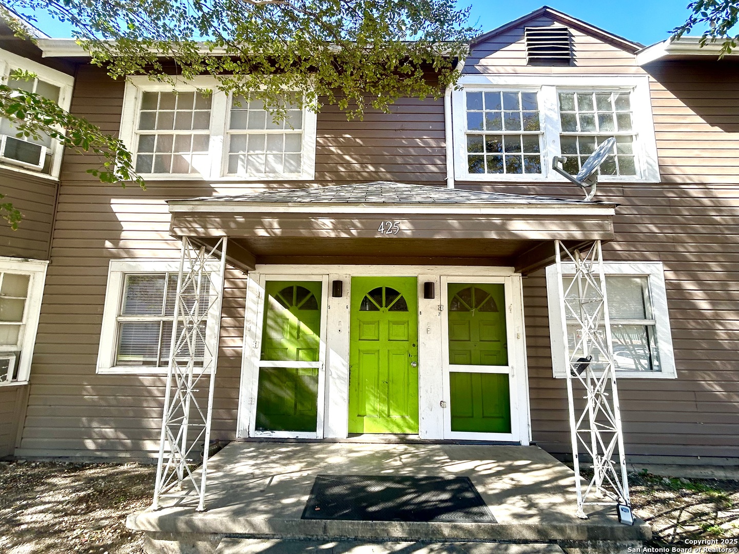 425 Maverick Street 7