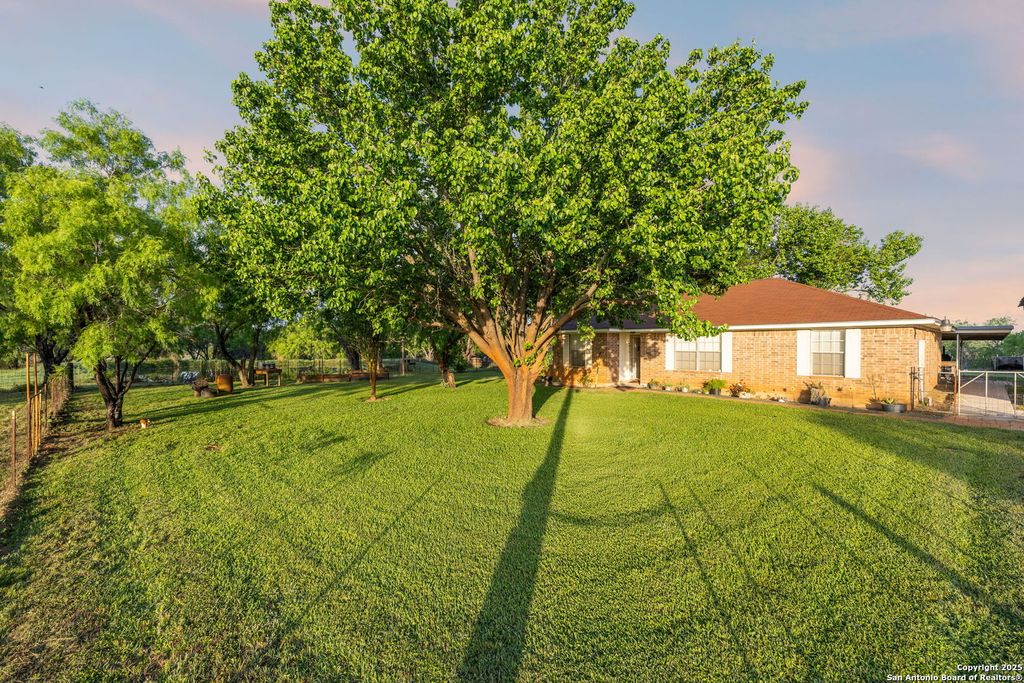 Photo of 4416 County Road 117, Floresville, TX 78114 (MLS # 1858809)