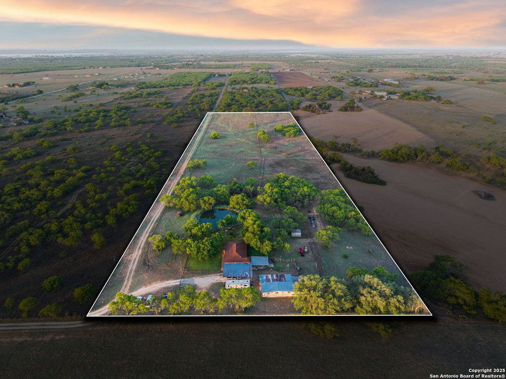 Photo of 4416 County Road 117, Floresville, TX 78114 (MLS # 1858809)