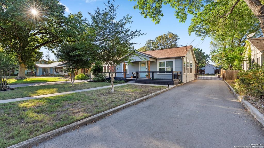 Photo of 760 Roosevelt, New Braunfels, TX 78130 (MLS # 1921641)