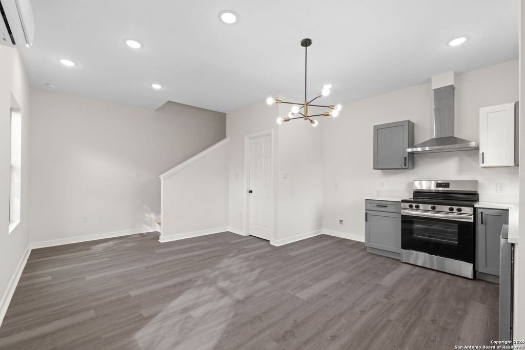 Photo of 627 S Olive St, #101,201, San Antonio, TX 78203 (MLS # 1924536)