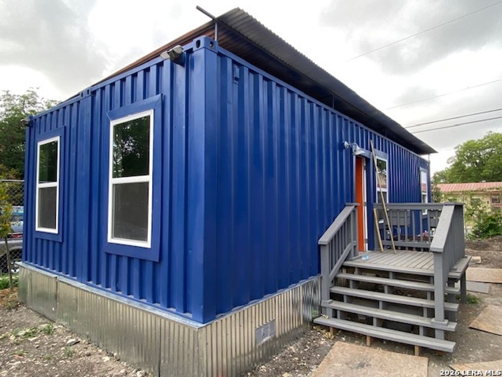 Photo of 3201 S Laredo, San Antonio, TX 78207 (MLS # 1942935)