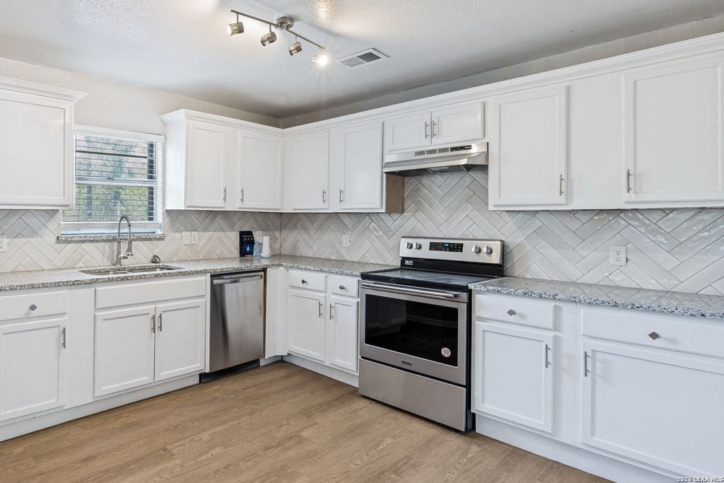 Photo of 1047 Poinsettia, San Antonio, TX 78202 (MLS # 2010806)