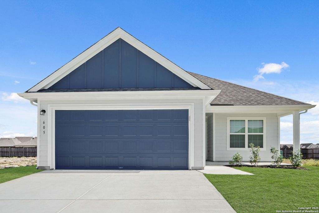 Photo of 605 Lina Way, Seguin, TX 78155 (MLS # 1925665)