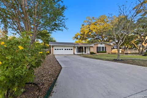 114 Beechwood Universal City TX 78148