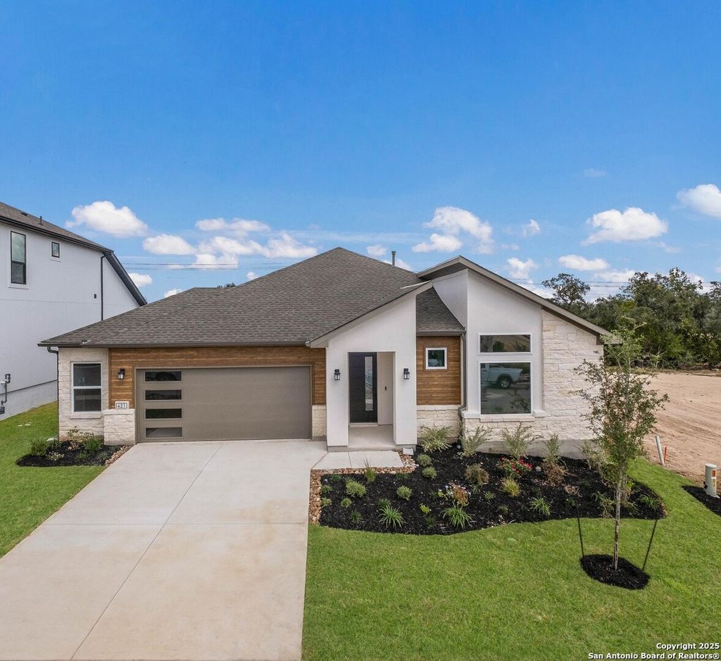 Photo of 421 Fandango, Boerne, TX 78006 (MLS # 1899256)