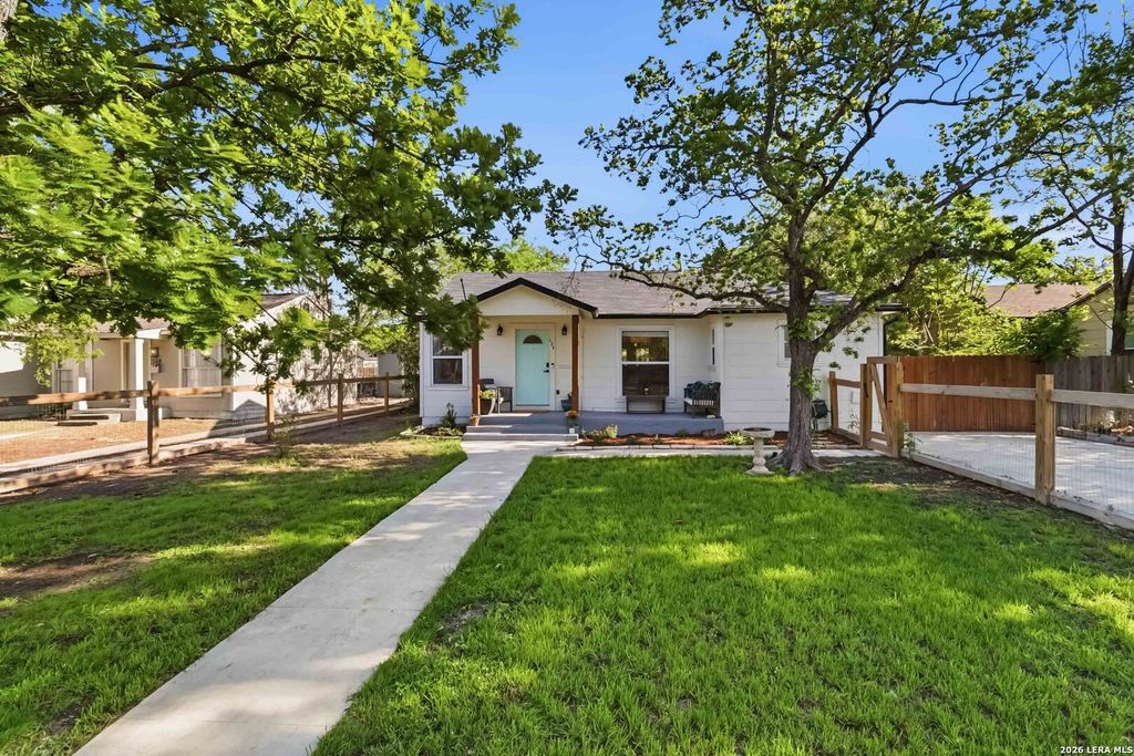 Photo of 124 Bryn Mawr, San Antonio, TX 78209 (MLS # 1955672)