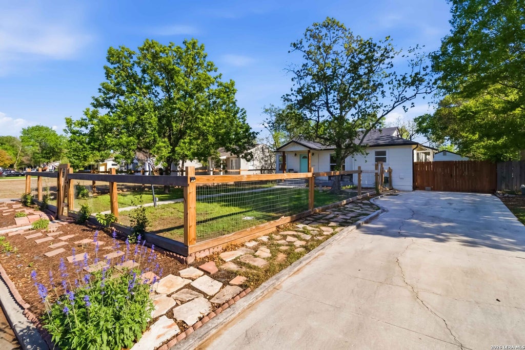 Photo of 124 Bryn Mawr, San Antonio, TX 78209 (MLS # 1955672)