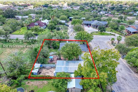 A home in Carrizo Springs