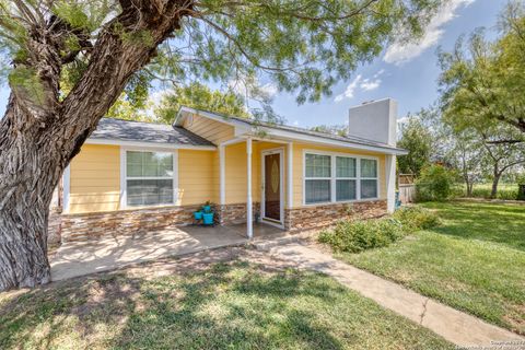 A home in Carrizo Springs