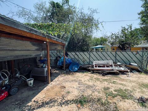 A home in Carrizo Springs