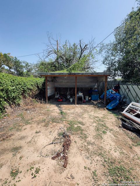 A home in Carrizo Springs