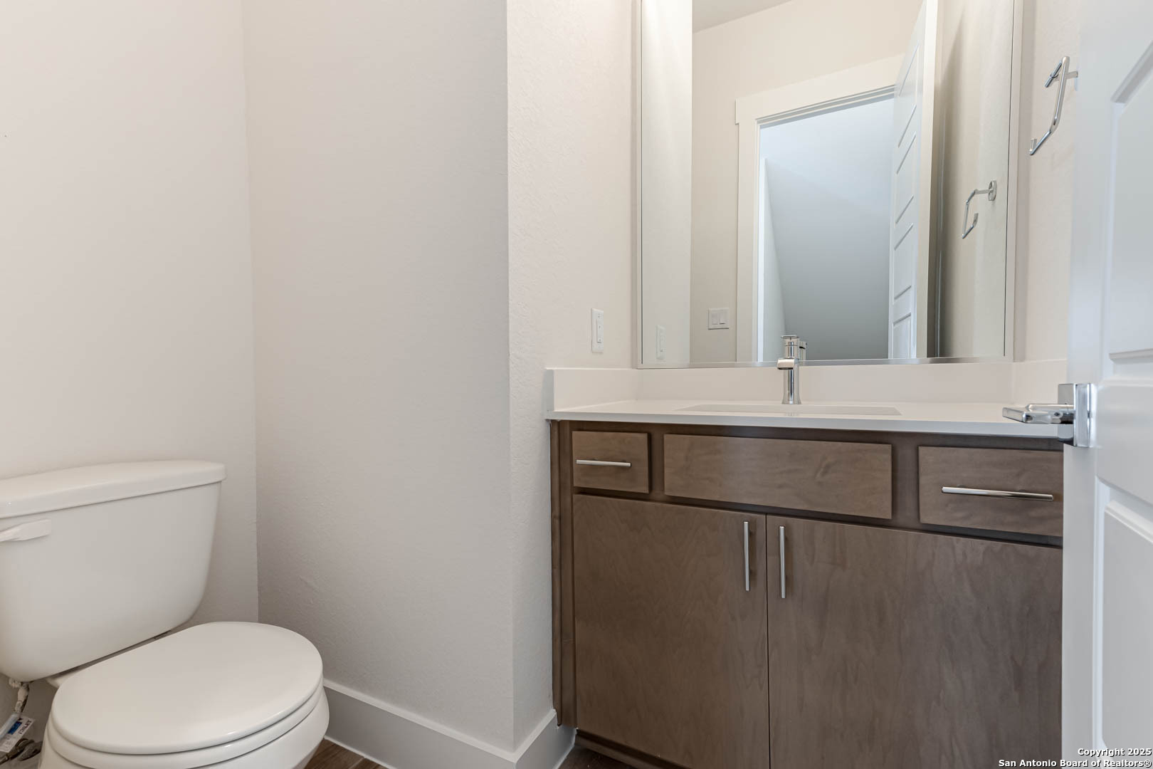 144 N Cherry 104