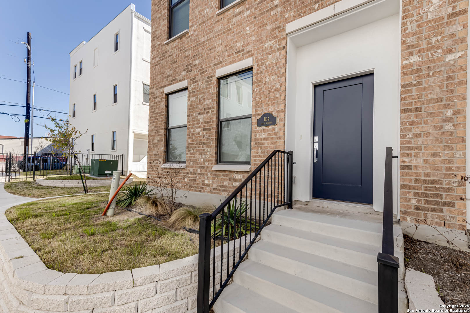 144 N Cherry 104
