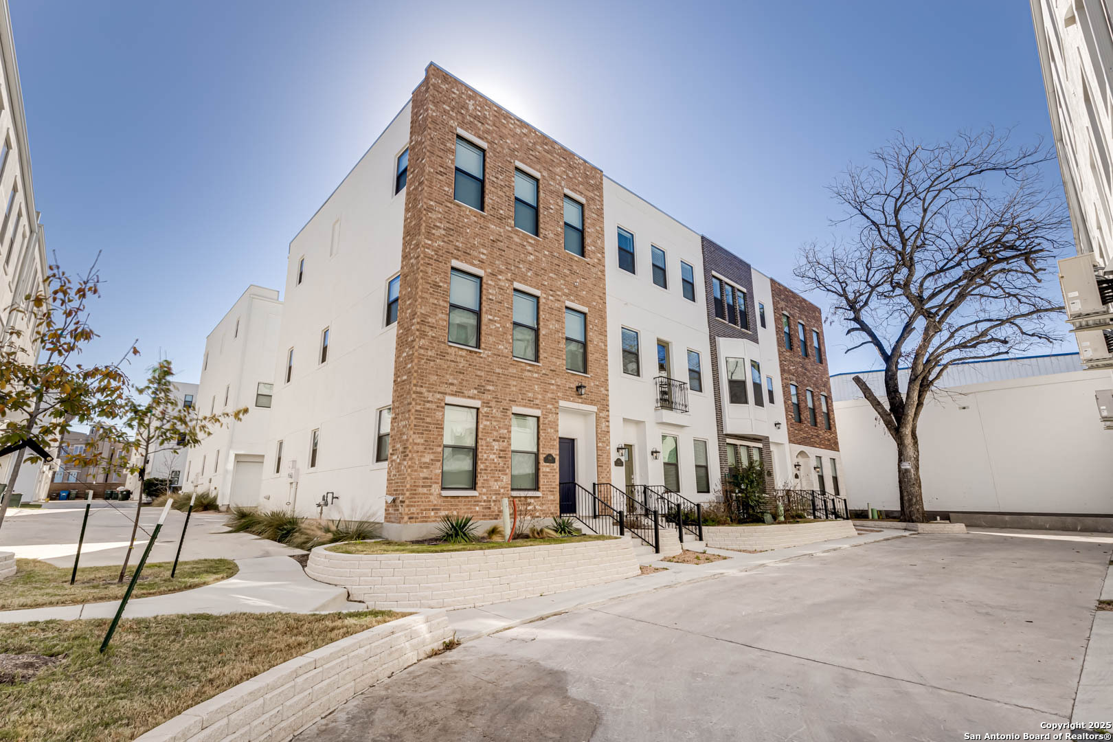144 N Cherry 104