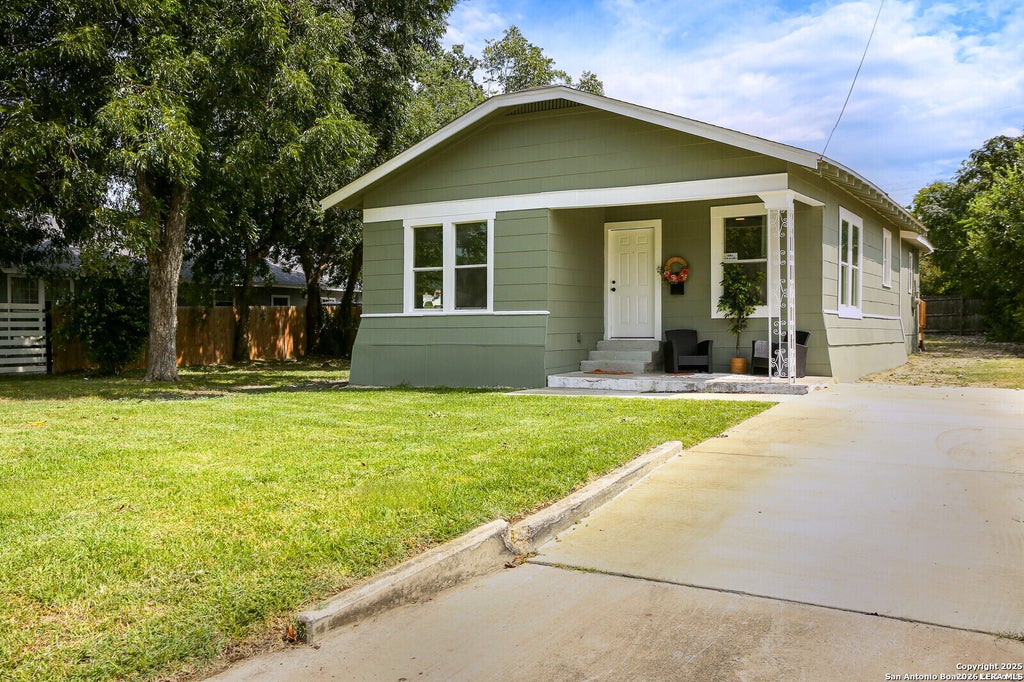 Photo of 618 Canton, San Antonio, TX 78202 (MLS # 2013259)