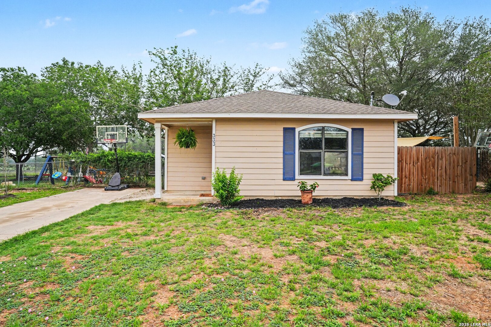 333 Wildrose Dr, Floresville, TX, 78114