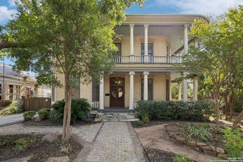 134 Cedar St San Antonio TX 78210