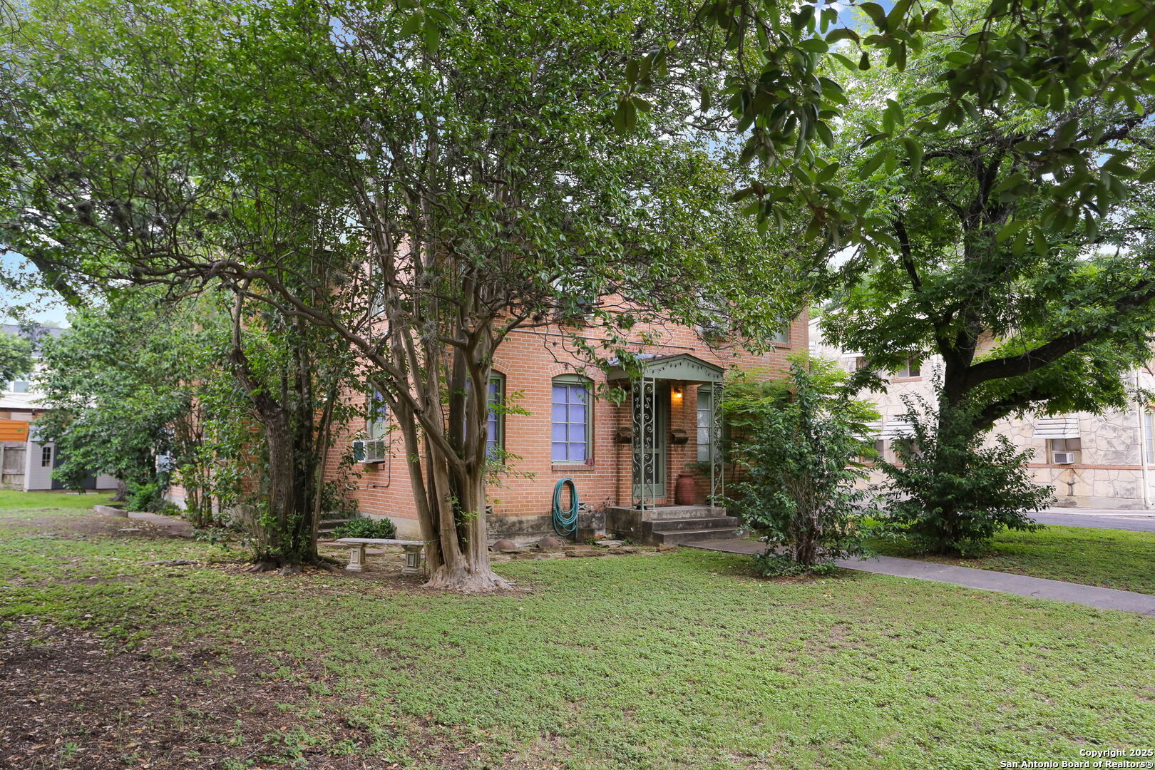 309 E Melrose