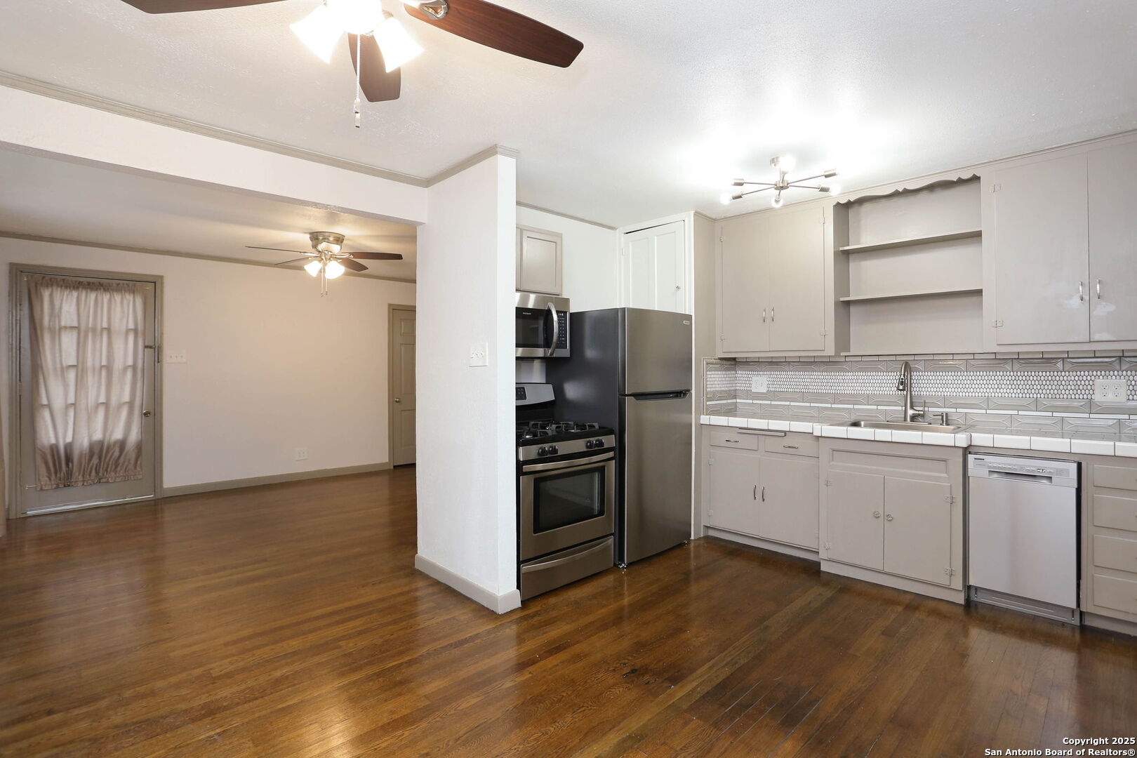 309 E Melrose