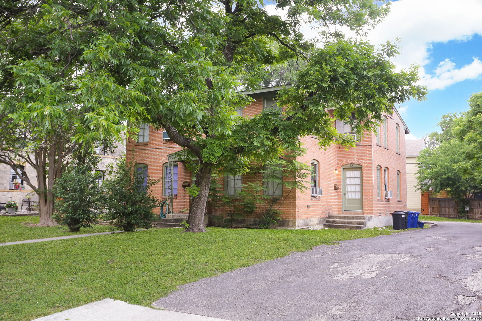 309 E Melrose