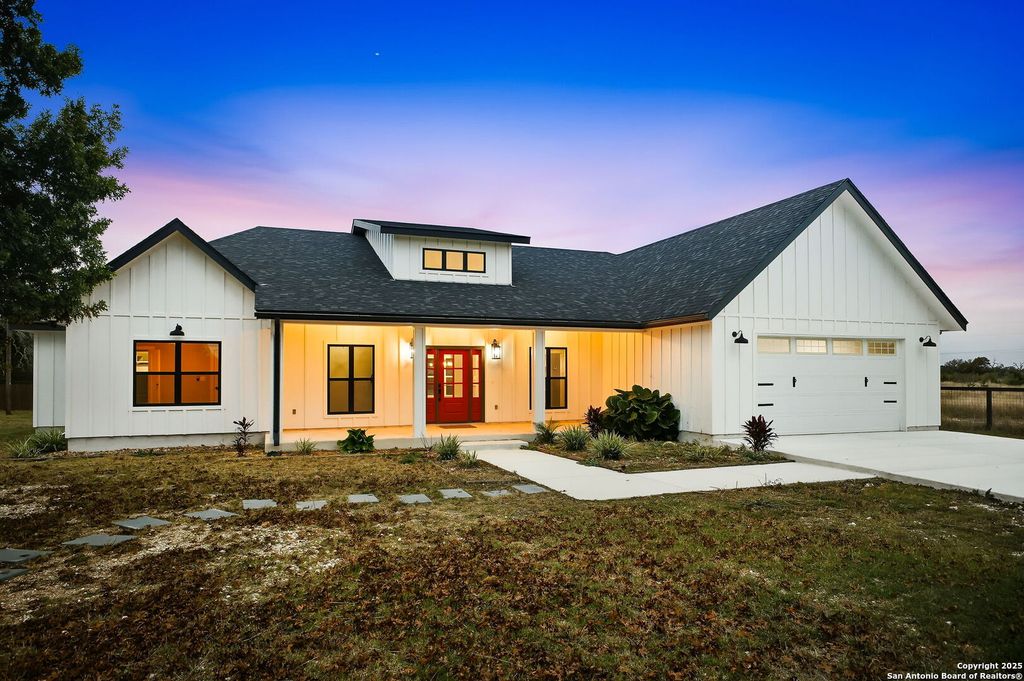 Photo of 13932 State Highway 16, Pipe Creek, TX 78063 (MLS # 1926911)