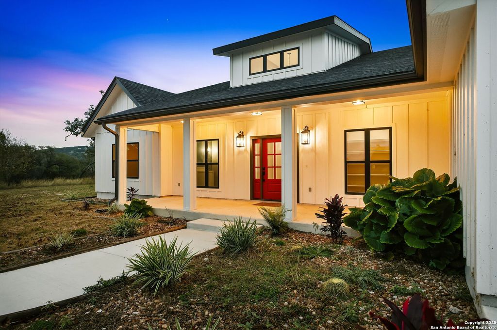 Photo of 13932 State Highway 16, Pipe Creek, TX 78063 (MLS # 1926911)