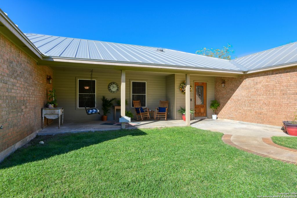 Photo of 1333 Continental Dr S, Pleasanton, TX 78064 (MLS # 1920211)