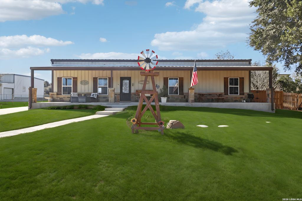 Photo of 418 Tailwind, Seguin, TX 78155 (MLS # 1939966)