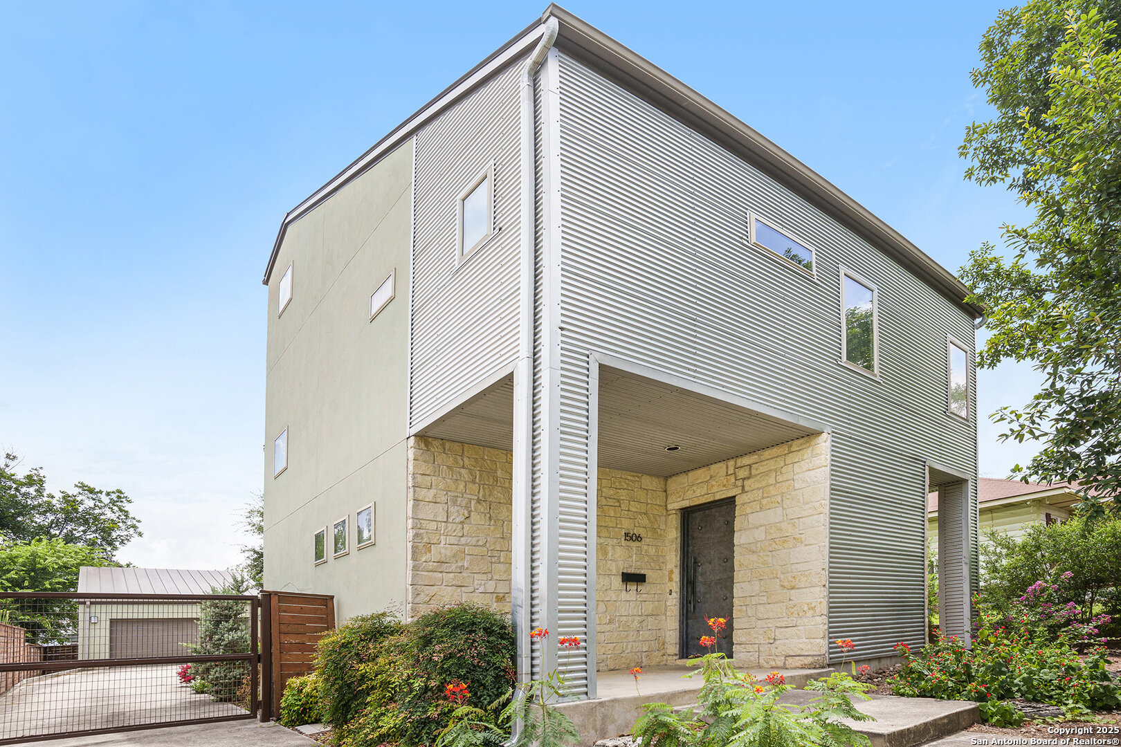 1506 W Mistletoe