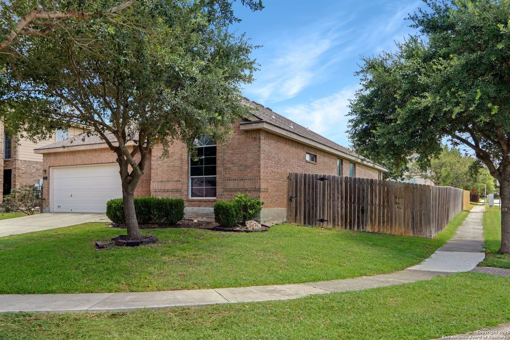 Photo of 105 Eagle Flight, Cibolo, TX 78108 (MLS # 1879692)