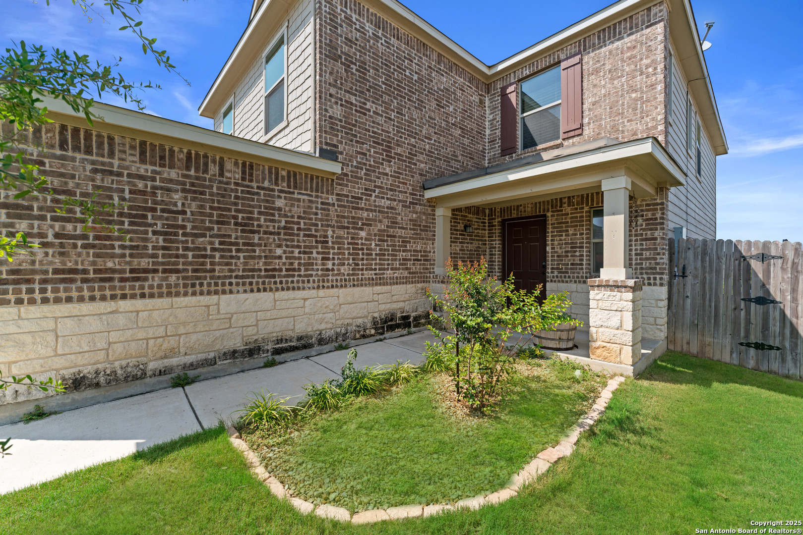 583 Pebble Bend