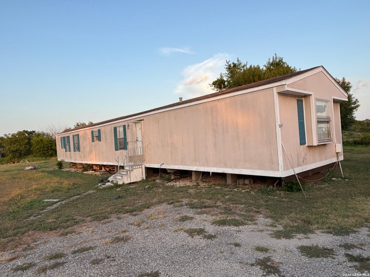 Photo 1 of 25 — 1140 Country Ln, Marion, TX 78124
