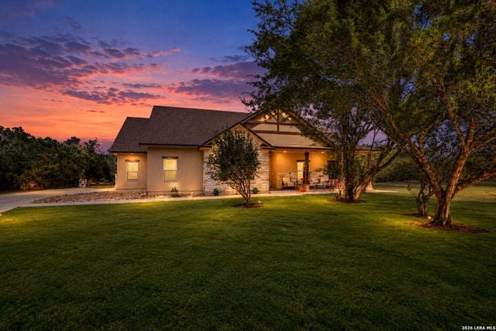 Photo 1 of 34 — 731 RIO AZUL DR, Pipe Creek, TX 78063