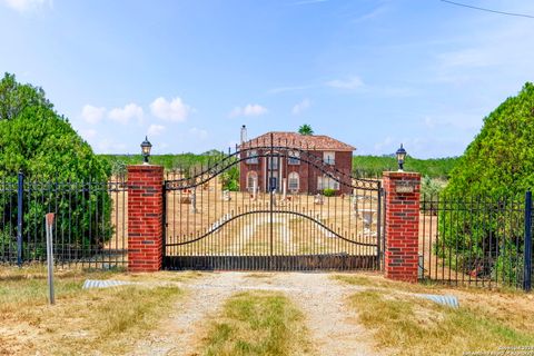 A home in Floresville