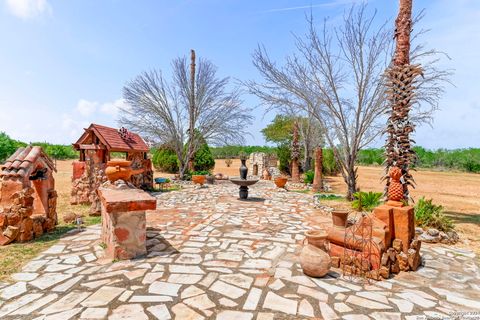 A home in Floresville