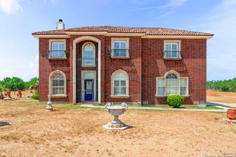 A home in Floresville