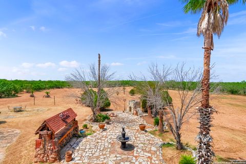 A home in Floresville