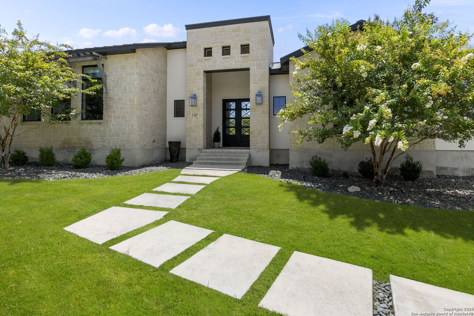 137 Balcones Bend