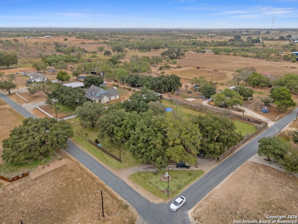 Photo of 610 Blue Bonnet, Floresville, TX 78114 (MLS # 1921009)