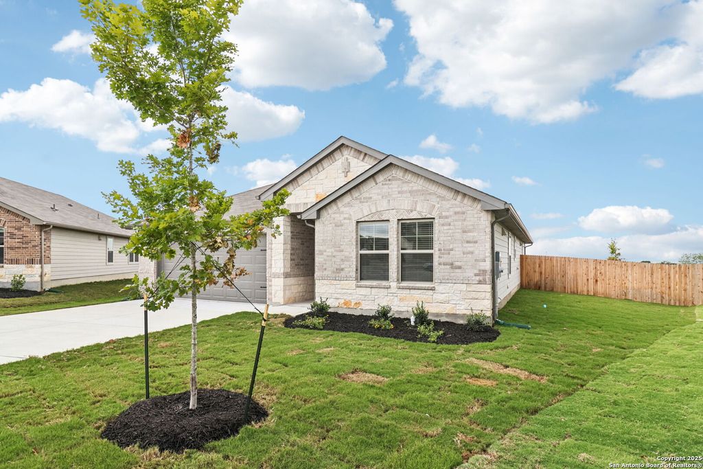 Photo of 104 Shelton Pass, Cibolo, TX 78108 (MLS # 1857827)