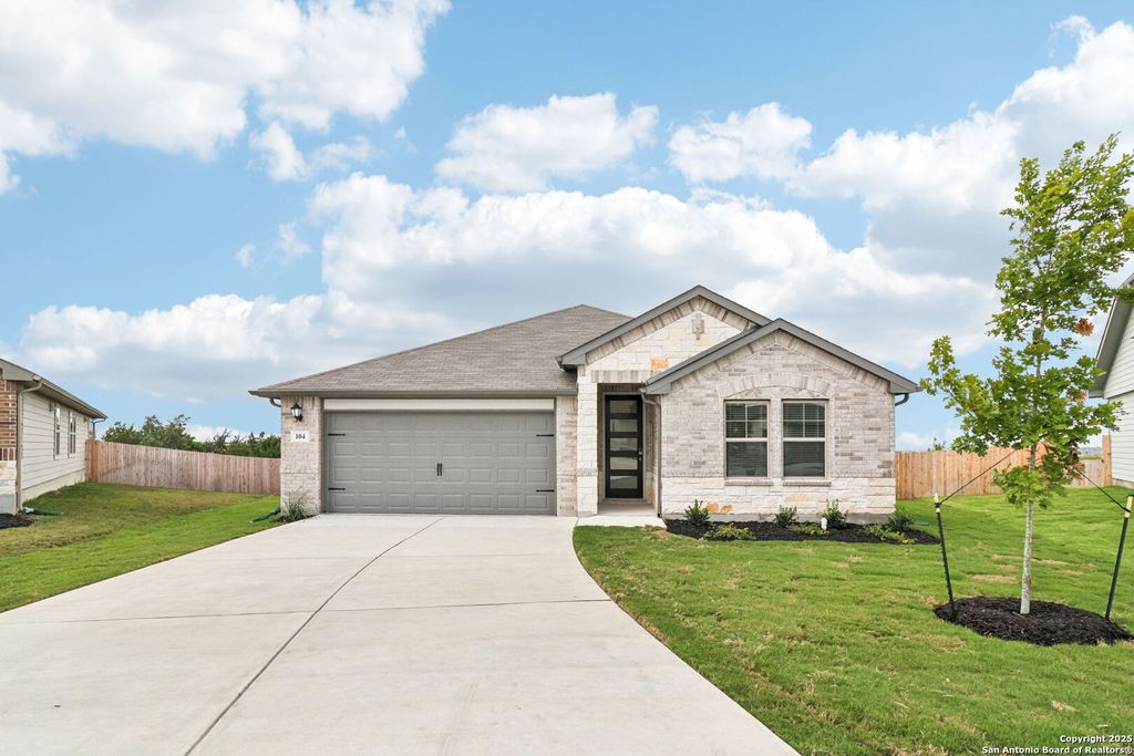 Photo of 104 Shelton Pass, Cibolo, TX 78108 (MLS # 1857827)